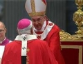 Đức Thánh Cha trao dây Pallium cho 34 vị Tổng Giám mục Chính toà