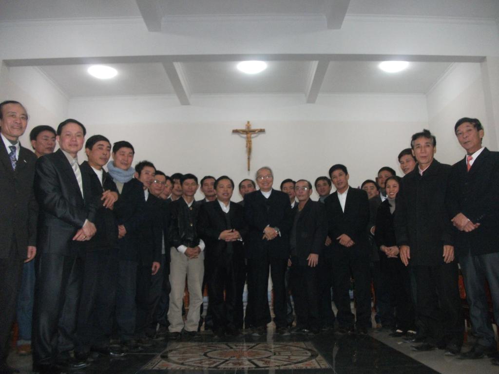 Giáo xứ Trung Nghĩa chúc tết Đức Gm giáo phận Paul Nguyễn Thái Hợp