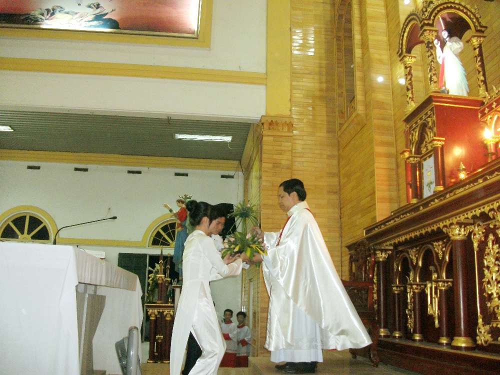 Thánh lễ cầu nguyện cho con em học sinh khối 12 trước mùa thi 2012
