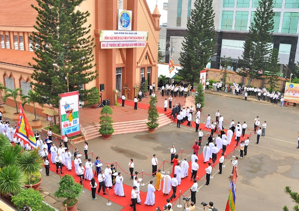 Lễ phong chức 18 Linh mục tại giáo phận Xuân Lộc