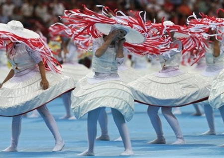 Lễ khai mạc Euro 2012 đầy màu sắc tại Warsaw