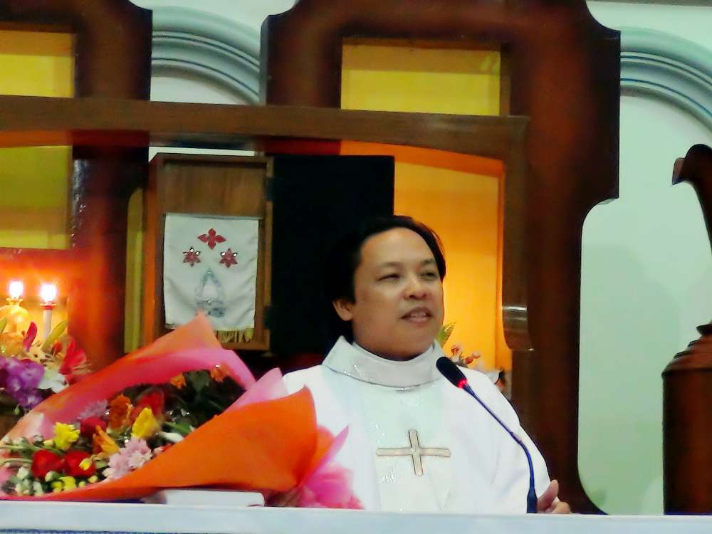 Lễ tổng kết và khen thưởng giáo lý - giáo xứ Trung Nghĩa năm học 2011-2012