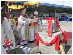 Lễ đặt viên đá đầu tiên xây dựng Vương cung thánh đường Đức Mẹ La Vang