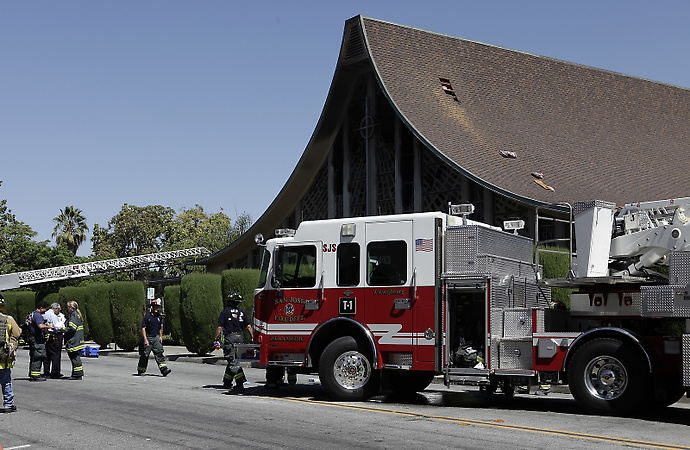 Nhà thờ của giáo xứ Việt Nam tại San Jose, California bốc cháy