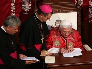 Đức Thánh Cha ký Tông huấn “Giáo Hội tại Trung Đông”