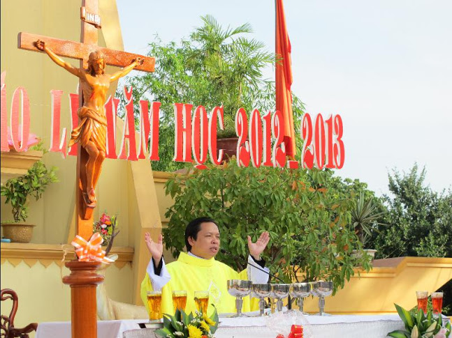 Cha Phaolô Nguyễn Đức Vinh dự lễ khai giảng giáo lý 2012-2013