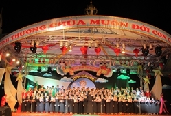 Đêm Ánh Sáng 2: Đại nhạc hội mừng Chúa Giáng sinh - Trại Gáo 2012