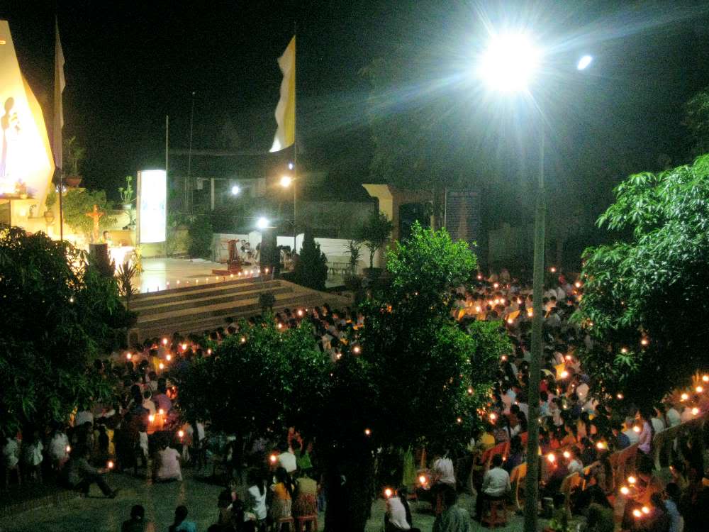 Hình ảnh thánh lễ tuần chầu tại Quảng trường Mẹ La vang