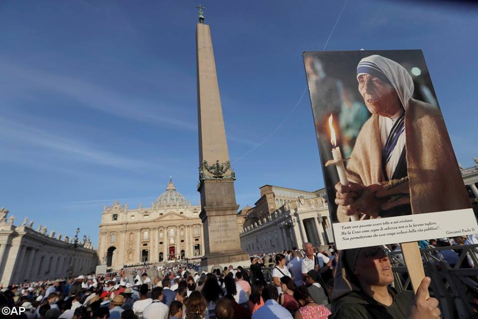 Hình ảnh lễ Phong Thánh Mẹ Teresa Calcutta tại Vatican