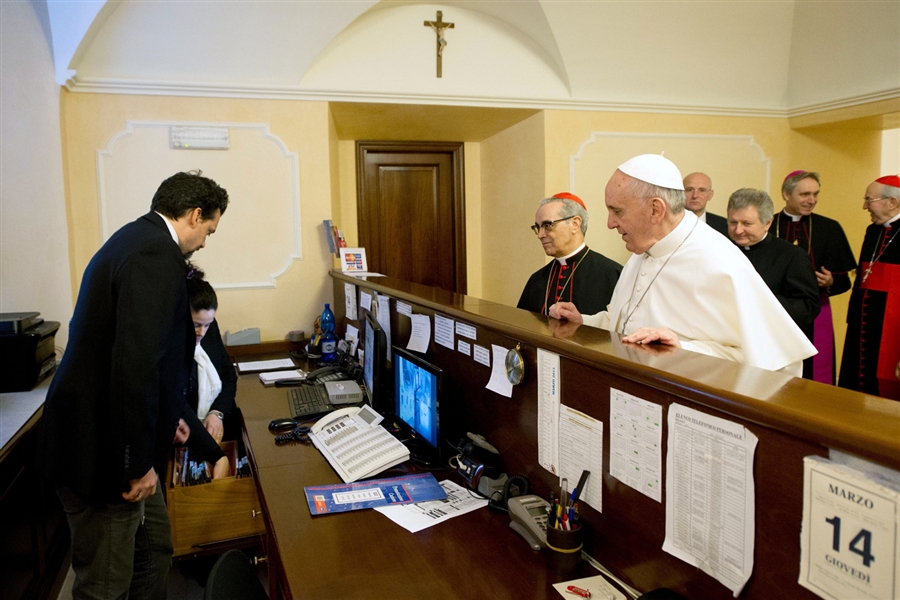 Đức Thánh Cha Phanxicô như một cha xứ tại Vatican…