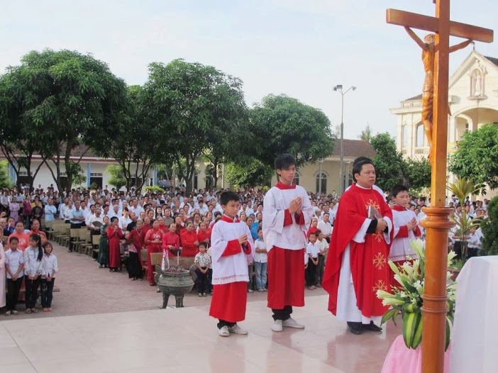 Giáo xứ Trung Nghĩa: Niềm vui đại hỉ trong ngày lễ Chúa Thánh Thần Hiện Xuống