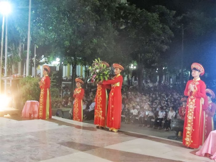 GLV dâng lễ vật