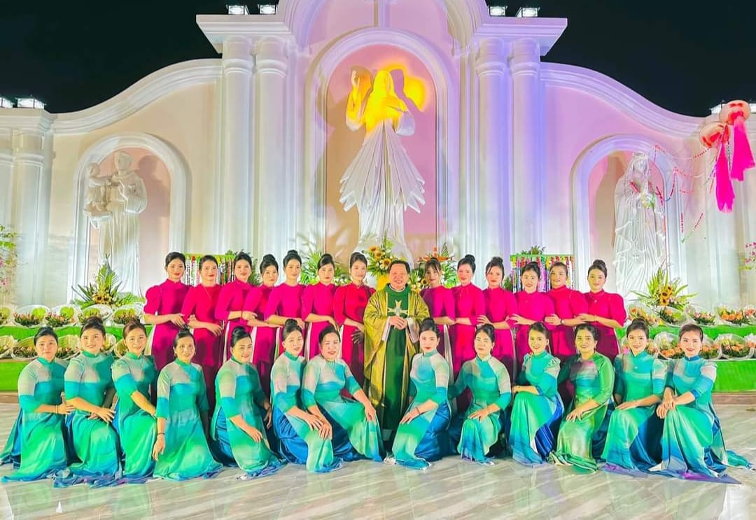 Sách Tháng Đức Bà - Tháng Hoa dâng kính Mẹ Maria